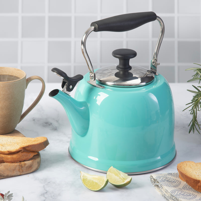 TETERA DE 2 LITROS DE ACERO INOXIDABLE MARCA MARTHA STEWART EVERYDAY COLECCIÓN LILY POND